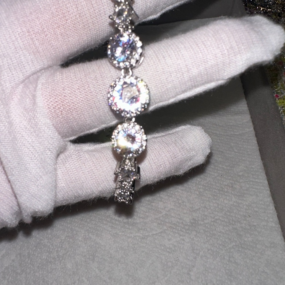 Elegant white Moissanite Diamond sliver plated 925 brecelet